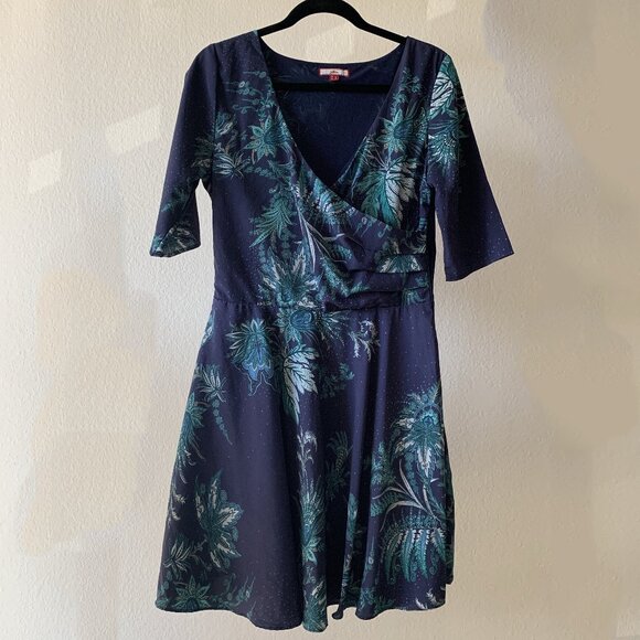 ๐ Elegant Floral Paisley Faux Wrap Dress โ Feminine & Flattering! ๐ - Picture 2 of 4
